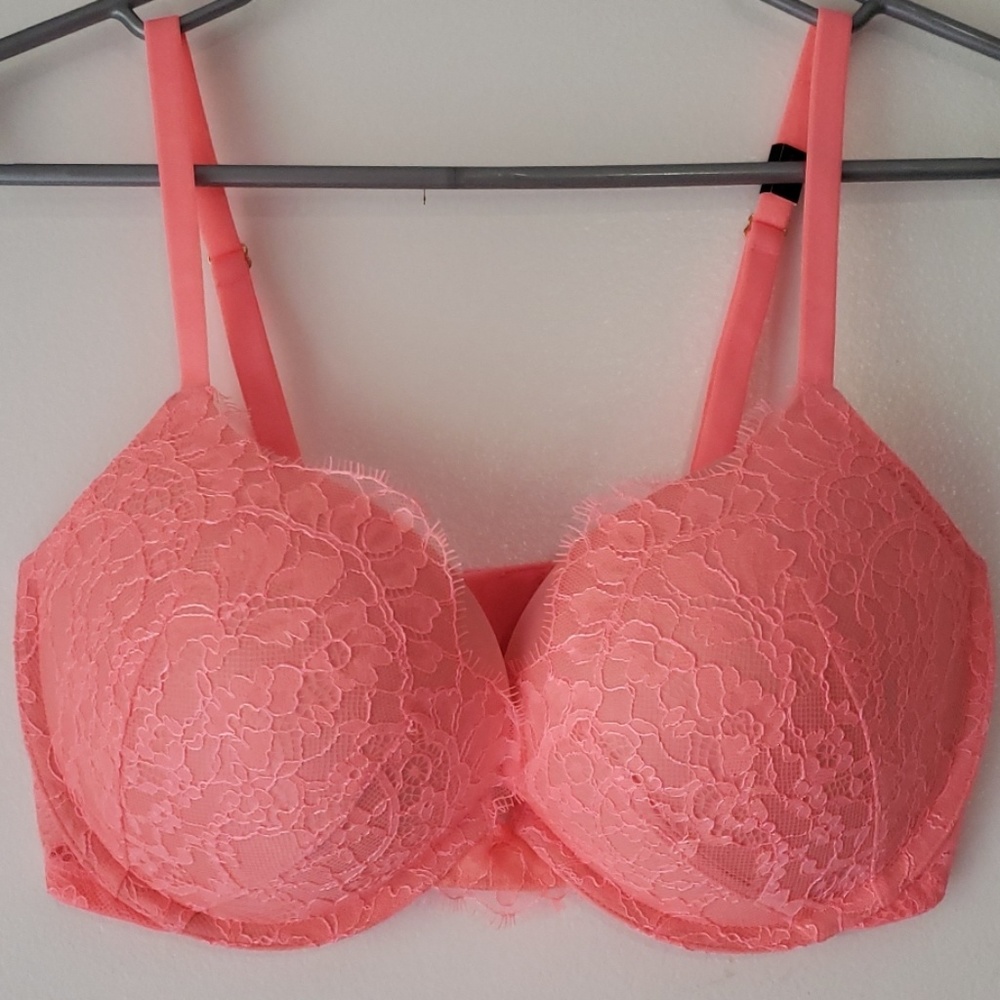 Never worn Victoria's secret very sexy push up bra